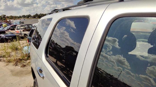 2010 Chevy Tahoe Rear Door RH Silver U726S Light Hail — photo 2