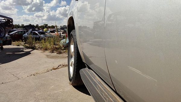 2010 Chevy Tahoe Rear Door RH Silver U726S Light Hail — photo 5