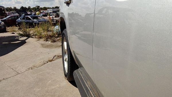 2010 Chevy Tahoe Rear Door RH Silver U726S Light Hail — photo 4