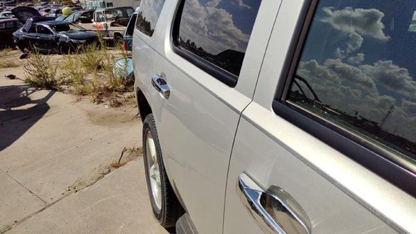 2010 Chevy Tahoe Rear Door RH Silver U726S Light Hail — photo 3