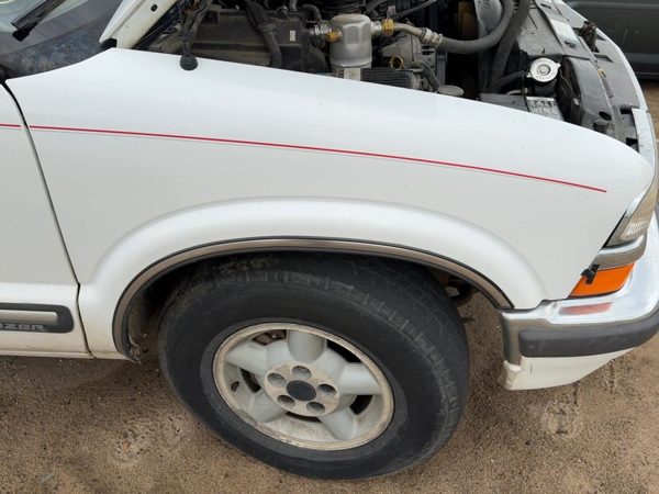 1995-2005 Chevy S10 Blazer Passenger Right Front Fender Oem White 50U 12472736 — photo 2
