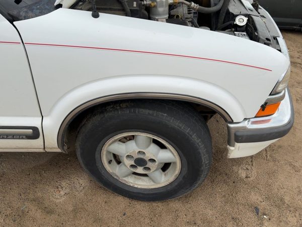 1995-2005 Chevy S10 Blazer Passenger Right Front Fender Oem White 50U 12472736 — photo 4