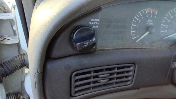 1992-1994 Pontiac Bonneville Headlight Switch Control Knob Buttons Dash Oem — photo 1