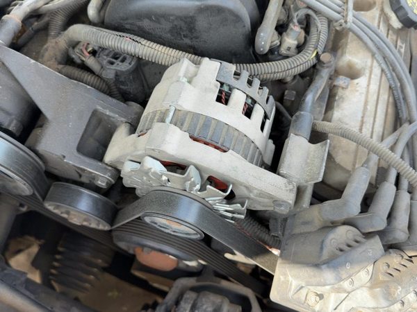 1994 Olds Eighty Eight Alternator 3.8L 19152472 — photo 2