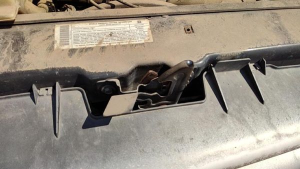 1996-2002 Express Van 2500 Hood Latch Assembly With Bracket Oem — photo 4