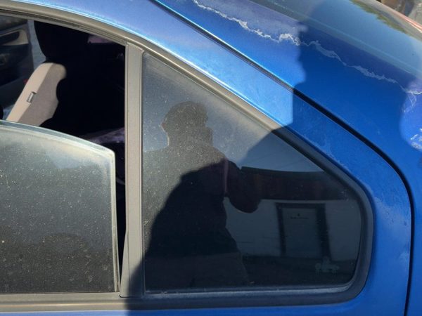 1999-2011 Vw Jetta Driver Left Rear Vent Window Back Door Glass With Frame Oem — photo 2