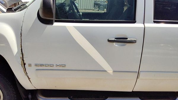 2008 Chevy Silverado 2500 Front Door LH White 50U — photo 2