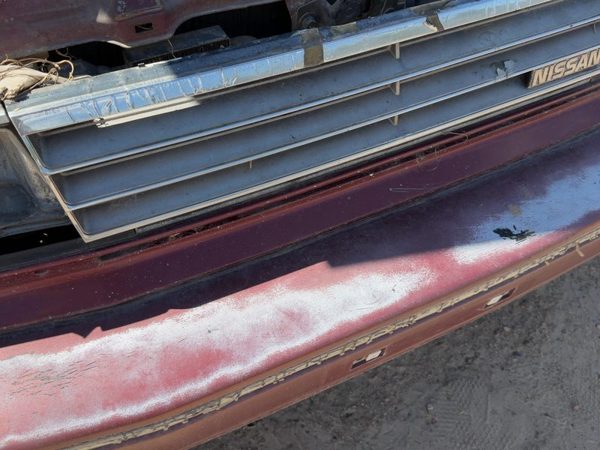 1987-1988 Nissan Maxima Trim Strip Below Front Grille Assembly Oem Gxe Red — photo 3