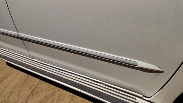 04-05 Sienna Passenger Right Front Moulding From Door Oem Trim Strip White 071 — photo 1