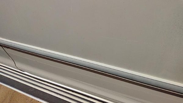 04-05 Sienna Passenger Right Front Moulding From Door Oem Trim Strip White 071 — photo 4
