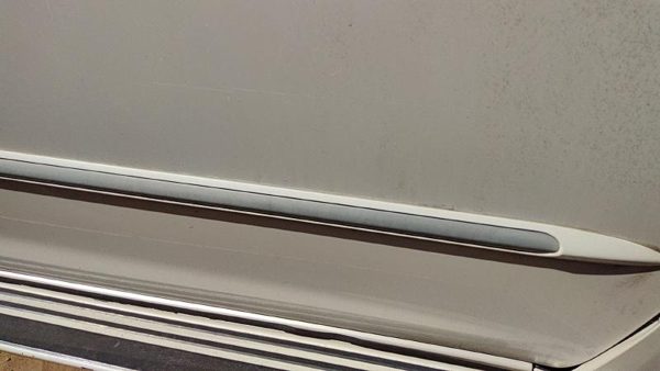 04-05 Sienna Passenger Right Front Moulding From Door Oem Trim Strip White 071 — photo 3