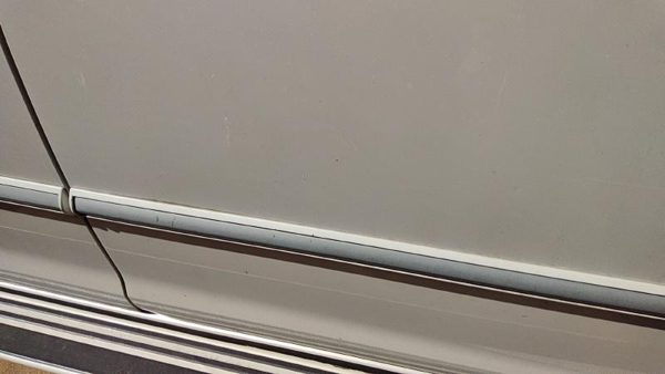 04-05 Sienna Passenger Right Front Moulding From Door Oem Trim Strip White 071 — photo 6