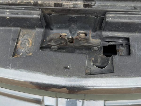 1998-2005 Chevy S10 Blazer Hood Latch Assembly With Bracket Oem 15009394 — photo 3