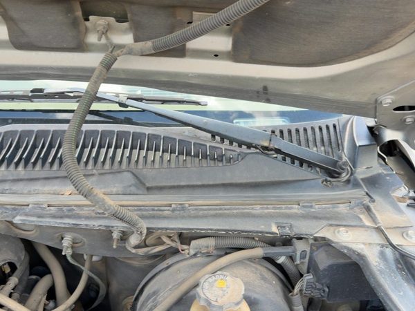 2000-2002 Chevy Suburban Driver Left Windshield Wiper Arm Oem Blade Lever — photo 2