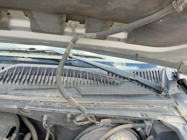 2000-2002 Chevy Suburban Driver Left Windshield Wiper Arm Oem Blade Lever — photo 3