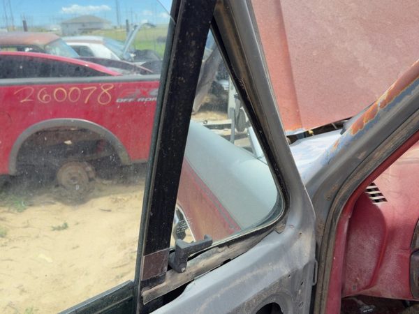 80-91 Ford F150 Driver Left Front Vent Window Small Door Glass With Frame Oem — photo 3