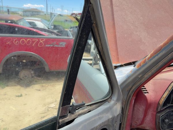 80-91 Ford F150 Driver Left Front Vent Window Small Door Glass With Frame Oem — photo 4