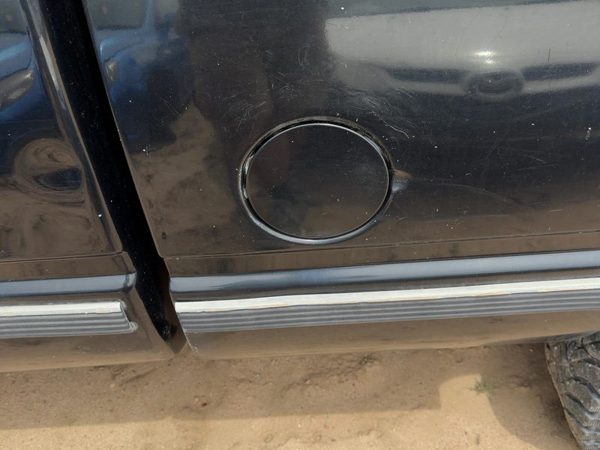 95-99 Chevy Silverado 1500 Fuel Tank Door With Hinge Gas Lid Oem Filler Black — photo 2