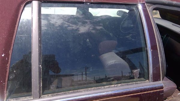 93 Cadillac Fleetwood Passenger Right Rear Side Window Door Glass Oem Back — photo 9