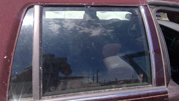93 Cadillac Fleetwood Passenger Right Rear Side Window Door Glass Oem Back — photo 8