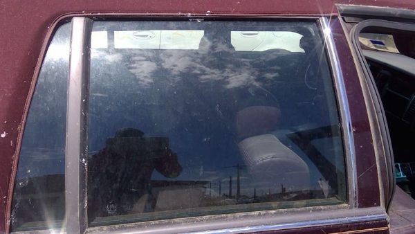 93 Cadillac Fleetwood Passenger Right Rear Side Window Door Glass Oem Back — photo 6