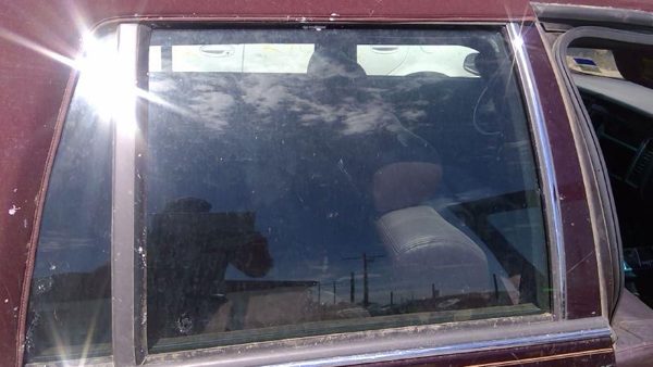 93 Cadillac Fleetwood Passenger Right Rear Side Window Door Glass Oem Back — photo 7