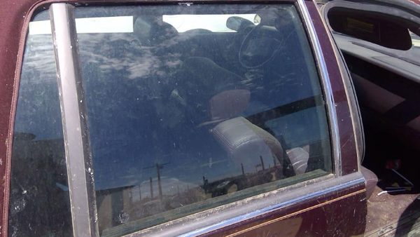 93 Cadillac Fleetwood Passenger Right Rear Side Window Door Glass Oem Back — photo 11
