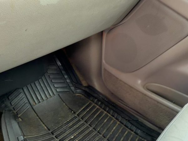 2001-2007 Chevy Suburban Passenger Right Lower Kick Trim Panel Oem Tan 52I — photo 1