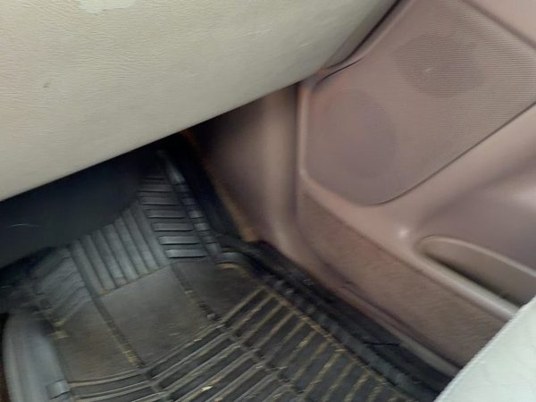2001-2007 Chevy Suburban Passenger Right Lower Kick Trim Panel Oem Tan 52I — photo 3
