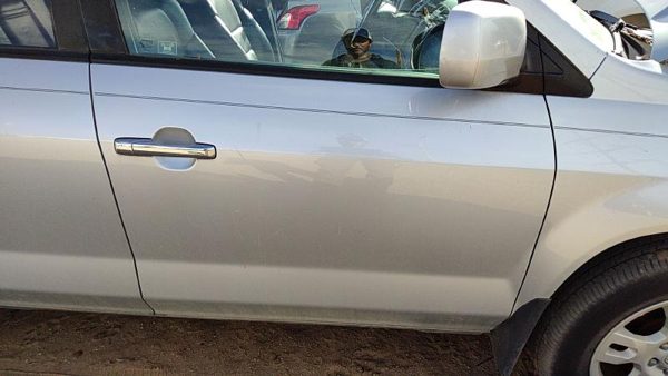 2004 Acura MDX Front Door RH Silver — photo 1