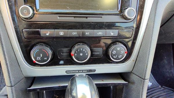 2013-2015 Vw Passat Temperature Control Module In Dash Heater Ac Head Unit Oem — photo 1