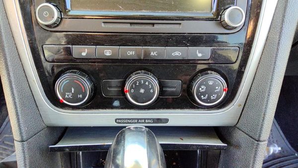 2013-2015 Vw Passat Temperature Control Module In Dash Heater Ac Head Unit Oem — photo 3