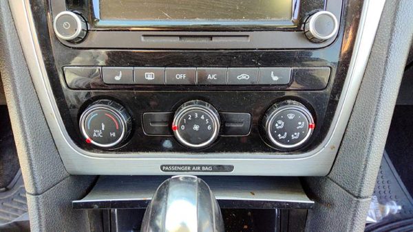 2013-2015 Vw Passat Temperature Control Module In Dash Heater Ac Head Unit Oem — photo 4