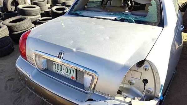 2003 Lincoln Town Car Trunk/decklid/hatch/tailgate Silver — photo 1