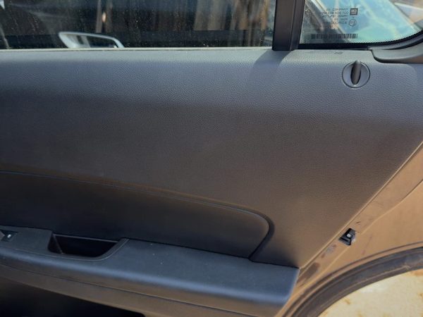10-17 Equinox Passenger Right Rear Door Trim Panel With Switches Back Black 01A — photo 8