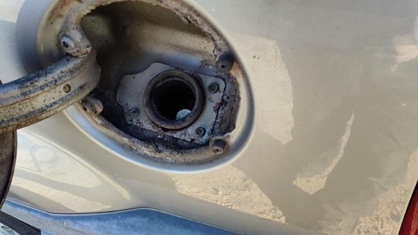 1999-2001 Jeep Grand Cherokee Fuel Filler Neck Assembly With Gas Cap Oem — photo 1