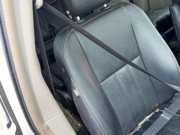 11-13 Town & Country Passenger Seat Belt Retractor Shoulder Black Alx1 — photo 3