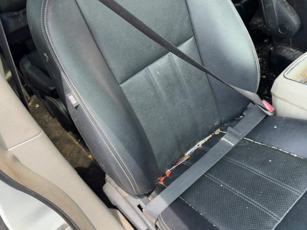 11-13 Town & Country Passenger Seat Belt Retractor Shoulder Black Alx1 — photo 4