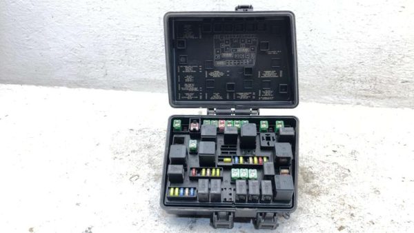 2004-2006 Chrysler Pacifica Engine Fuse Box Power Distribution Panel Oem — photo 5