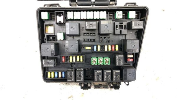 2004-2006 Chrysler Pacifica Engine Fuse Box Power Distribution Panel Oem — photo 7