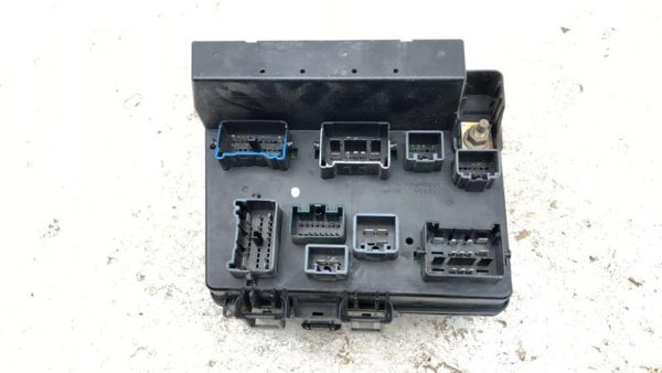 2004-2006 Chrysler Pacifica Engine Fuse Box Power Distribution Panel Oem — photo 11