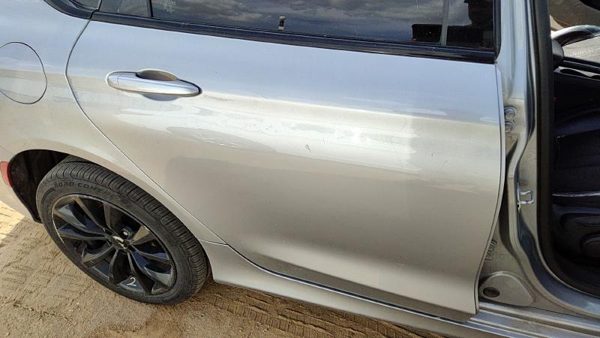 2015 Chrysler 200 Rear Door RH Billet Silver Psc — photo 2
