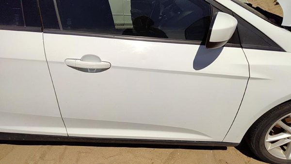 2018 Ford Focus Front Door RH White Yz — photo 2
