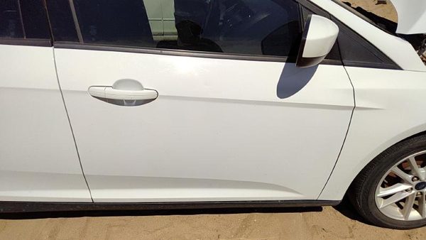 2018 Ford Focus Front Door RH White Yz — photo 1