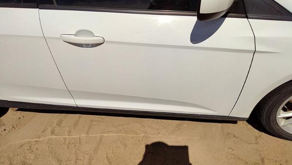 2018 Ford Focus Front Door RH White Yz — photo 3