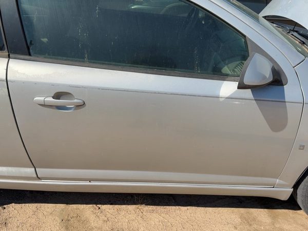 2008 Chevrolet Cobalt Front Door RH Silver 95U — photo 2