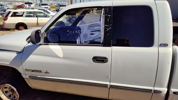 1998 Dodge Ram 1500 Front Door LH White — photo 1