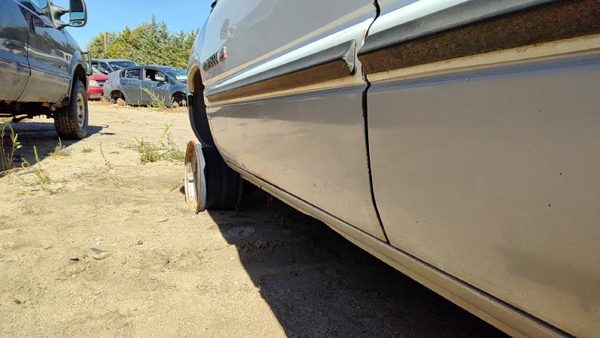 1998 Dodge Ram 1500 Front Door LH White — photo 4