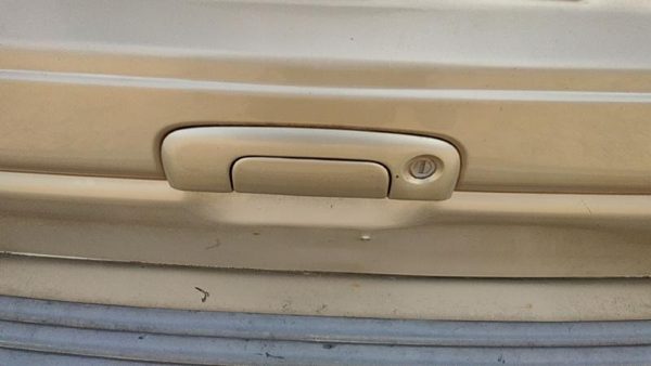 2000 Chrysler Town & Country Liftgate Hatch Rear Outside Door Handle Oem Gold — photo 2