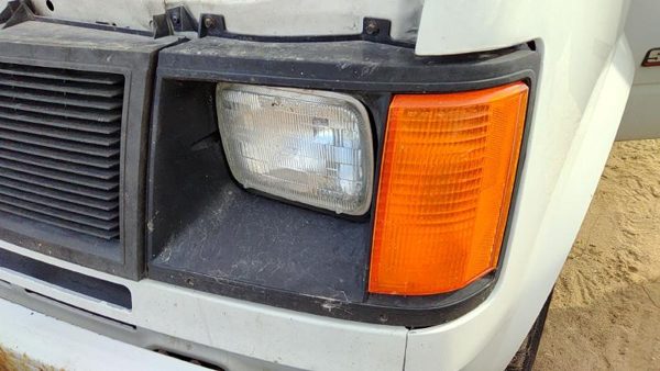 1985-1994 Gmc Safari Driver Left Headlight Trim Door Surround With Turn Signal — photo 3